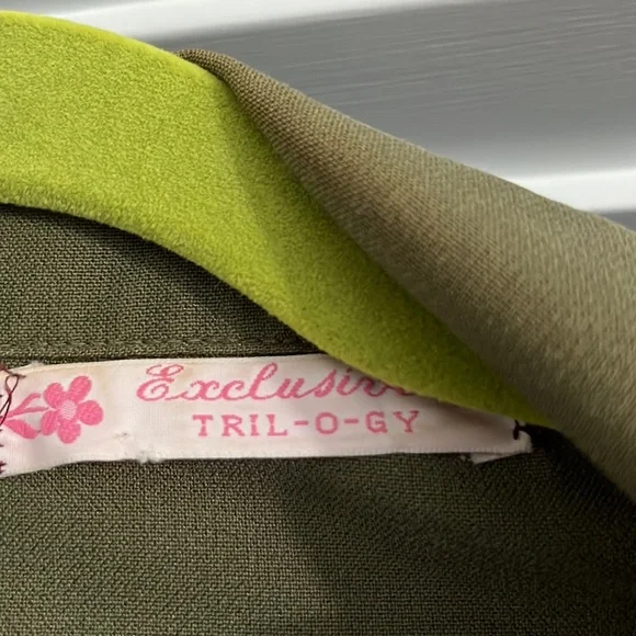Gorgeous army jacket with patches and grommets and detail galore! Lots Pockets